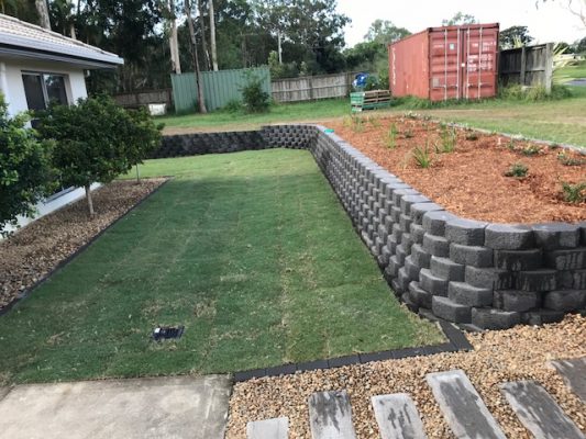 Brisbane landscapers - Link block retaining wall - Nullarbor Couch