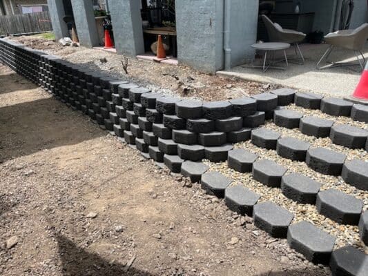 Soft split link block retaining wall with steps
